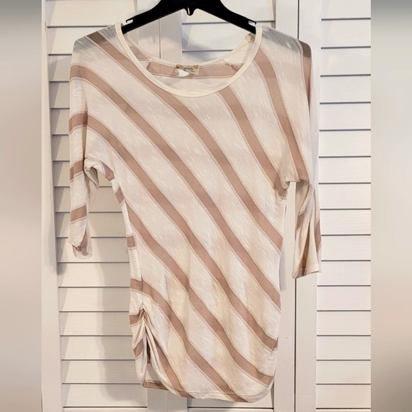 Lavish ladies top - Picture 1 of 3